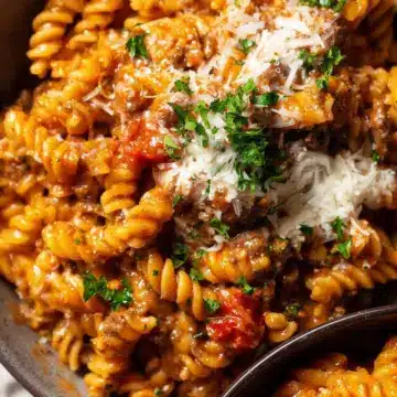 One pot creamy tomato beef pasta