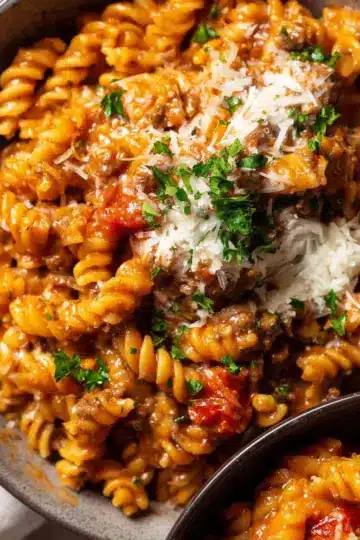 One pot creamy tomato beef pasta