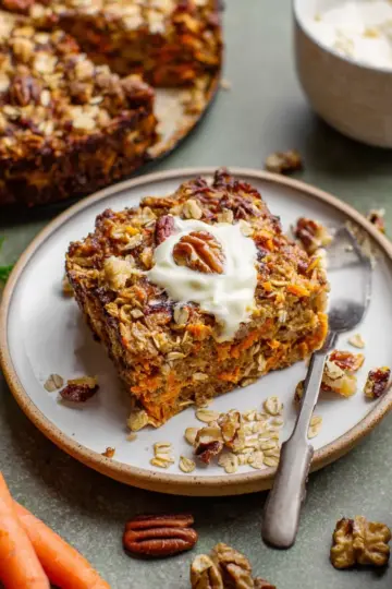 Carrot Cake Baked Oatmeal (Healthy, Easy & Perfect for Meal Prep!)