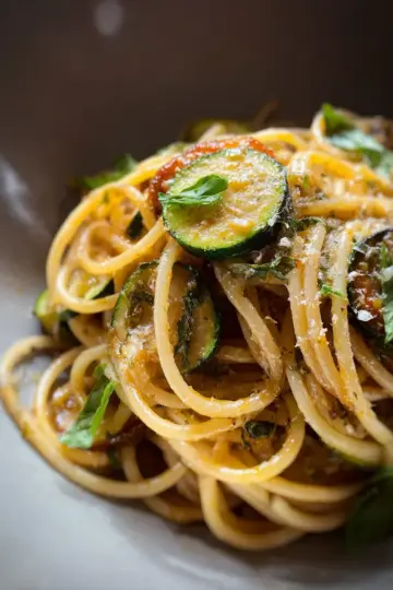 Spaghetti alla nerano (Spaghetti aux courgettes)