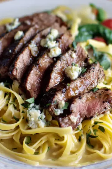 Steak Gorgonzola Alfredo - Olive Garden Copycat