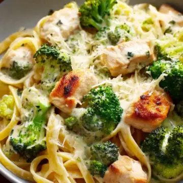 One Pot Creamy Ranch Chicken Broccoli Fettuccine Recipe
